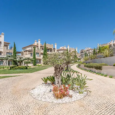 Apartment Pine Hills With Pool By Homing *